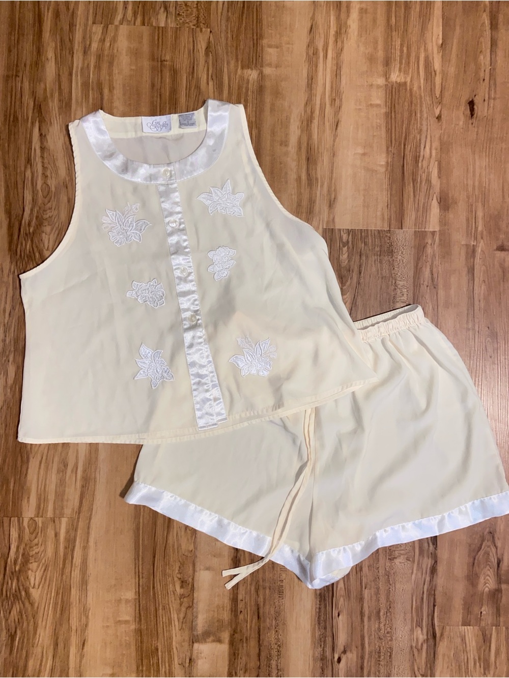 VTG 90s Go Softly Women’s Pajama Set Tank Shorts Butter Yellow Satin Floral